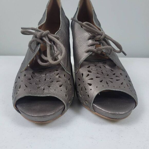 Lucky Brand Womens Peony Stacked Heels Metallic Pewter Size 10 Leather Peep Toe - Picture 2 of 8
